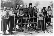 Manilla: Gruppfoto på skidor
