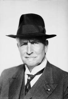 Porträtt av man, Uggla