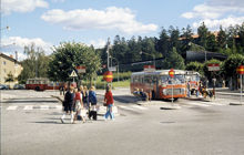 Busshållplats vid Brommaplan med bussar 