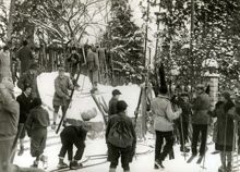 Fiskartorpet: Ständig köbildning i snöbacken, februari 1931