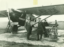 Yngve Larsson och flygplan i Stettin 1927