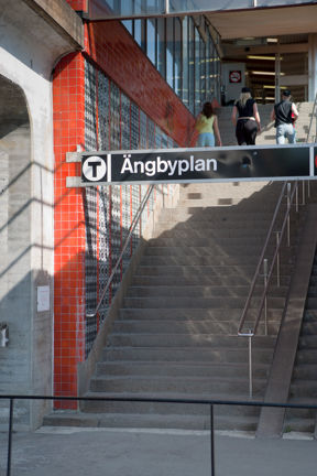 Barbro Lindgrens litterära skyl vid Ängbyplans tunnelbanestation.