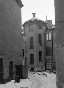 Mäster Samuelsgatan 42. Gathusets gårdssida (vy söderut). Här går numera Sveavägen norr om Sergels Torg