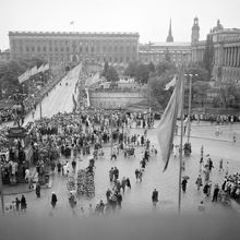 Gustav Adolfs Torg och Norrbro. Gustav V:s 85-årsdag, 16 juni 1943