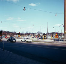 Slutet av Norrtullsgatan mot Norrtull. IC- och Gulf-mackar i bakgrunden