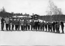 Manilla: Gruppfoto på skidor