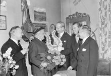Evert Taube uppvaktas på sin 60-årsdag