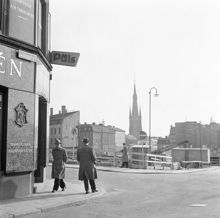 Mäster Samuelsgatan 37. Vy väster ut, mot Klara kyrka och kvarteren Skansen (t.v.) och Sporren (t.h.). Kvarteret Hoven och Sporrens östra del är rivna
