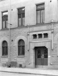 Engelbrektsgatan 10. Del av fasaden med portalen