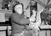 Porträtt av Evert Taube på hans 60-årsdag