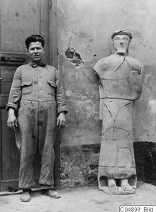 Toulis Souidos med terracottafigurin