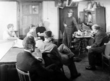 Kursverksamhet vid Stockholms Högskola 1951. Teaterdekor med läraren Nils Nixon