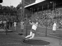 Stadion. Uttagningar till OS. Släggkastning