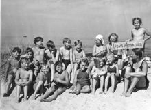 Manilla: Grupp från Manillaskolan på sandstrand