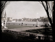 Stadshuset, utsikt från trädgården mot Södermalm