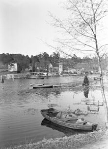 Utsikt över Mörtviken och Gröndalsvägen. Huset i mitten på bilden har adressen Gröndalsvägen 152