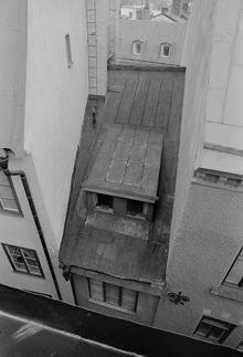 Kvarteret Perseus i Gamla Stan,  gårdsfasad och tak