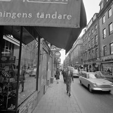 Drottninggatan söderut. T.h. kv. Elefanten, Drottninggatan 23