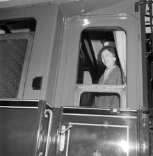 Kronprinsessan Louise på tåg mot London