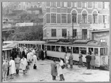 Slussen med tåg på linje 19