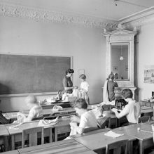 Carlssons skola. Lektion i syslöjd