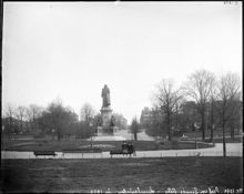 Staty av Carl von Linné i Humlegården