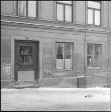 Bastugatan 31. Port mot gatan