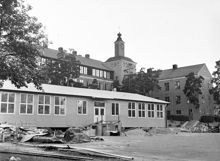Alviks folkskola. Provisorisk skolpaviljong på skolgården